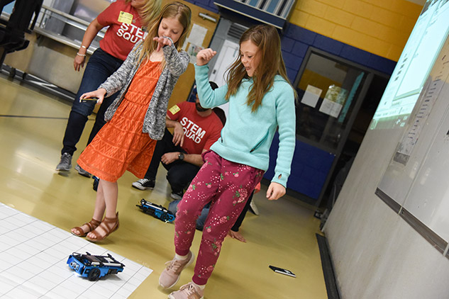 Students dance with TI-Innovator™ Rover.