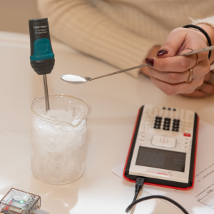 Uma das vantagens da configuração com tecnologia da Texas Instruments é que os alunos precisam de pouco equipamento.